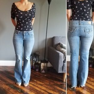 Jeans with cute buttoned back pockets